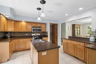 11S634 McGrath Ln, Naperville, IL 60564 - Photo 10