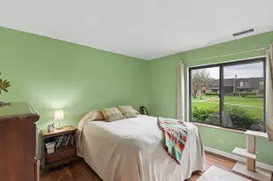 608 Waterford Rd, Schaumburg, IL 60193 - Photo 12