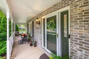 620 Canyon Ln, Elgin, IL 60123 - Photo 2