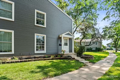 1681 Ashburn Court #D, Wheaton, IL 60189 - Photo 2