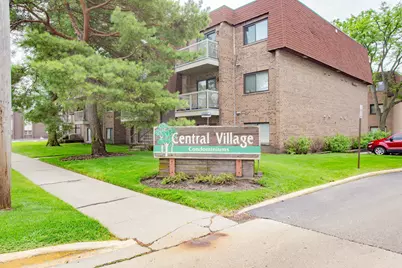 701 W Central Road #B4, Mount Prospect, IL 60056 - Photo 1