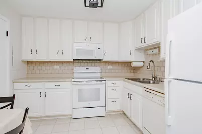 701 W Central Road #B4, Mount Prospect, IL 60056 - Photo 8