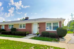 127 W Ash St, Lombard, IL 60148 - Photo 2