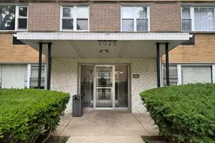 2025 W Granville Ave, Chicago, IL 60659 - Photo 2