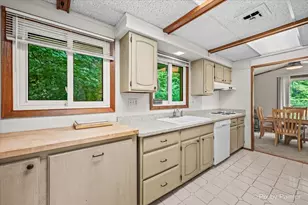 6N365 Essex Ave, Saint Charles, IL 60174 - Photo 12