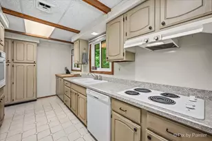 6N365 Essex Ave, Saint Charles, IL 60174 - Photo 10