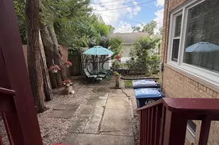 1995 Howard St, Des Plaines, IL 60018 - Photo 16