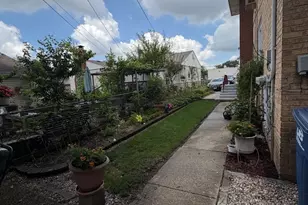 1995 Howard St, Des Plaines, IL 60018 - Photo 20