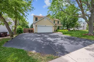 1911 Pine Dr, McHenry, IL 60051 - Photo 2