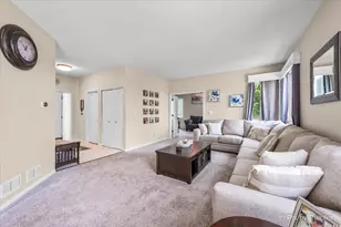 1911 Pine Dr, McHenry, IL 60051 - Photo 12