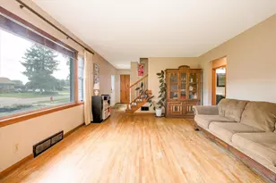 309 E Sunset Pl, Dekalb, IL 60115 - Photo 8