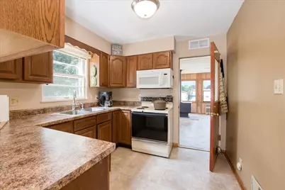 309 E Sunset Place, Dekalb, IL 60115 - Photo 10