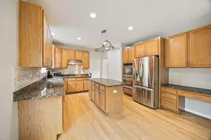 722 Aster Dr, Gurnee, IL 60031 - Photo 10