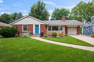 632 N Hickory Ave, Arlington Heights, IL 60004 - Photo 1