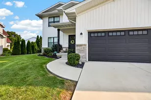 3 Flag Tree Court, Bloomington, IL 61705 - Photo 2