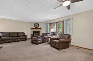 2752 Harbor Dr, Joliet, IL 60431 - Photo 8