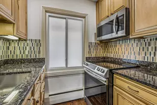 777 Hinman Ave, Evanston, IL 60202 - Photo 8