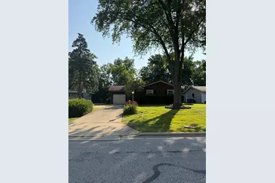 381 N Silverleaf Boulevard, Carol Stream, IL 60188 - Photo 2