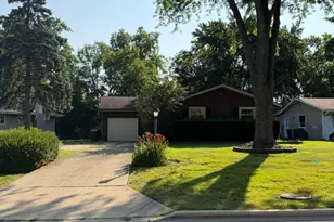 381 N Silverleaf Blvd, Carol Stream, IL 60188 - Photo 2