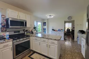 1202 E Greystone Dr, Round Lake Beach, IL 60073 - Photo 2