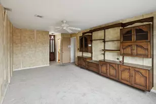 5251 Galitz St, Skokie, IL 60077 - Photo 14