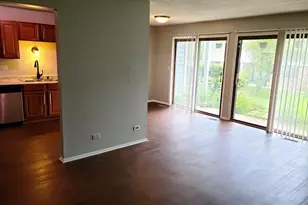 221 Hawthorne Ct, Schaumburg, IL 60193 - Photo 6