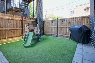 2438 N Western Ave, Chicago, IL 60647 - Photo 20