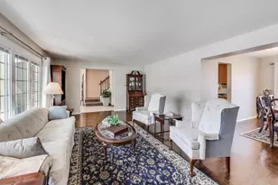 206 W Hintz Rd, Arlington Heights, IL 60004 - Photo 4
