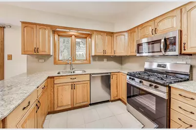 206 W Hintz Road, Arlington Heights, IL 60004 - Photo 8