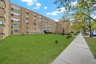6161 N Hoyne Ave, Chicago, IL 60659 - Photo 2