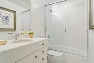190 E Walton St, Chicago, IL 60611 - Photo 24