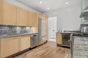 190 E Walton St, Chicago, IL 60611 - Photo 14