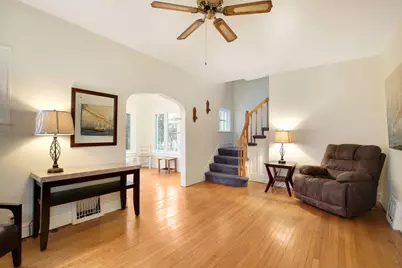101 W Maple Avenue, Roselle, IL 60172 - Photo 2