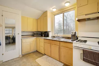 101 W Maple Avenue, Roselle, IL 60172 - Photo 16