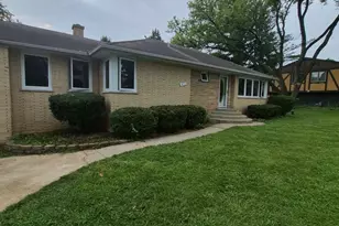 7N435 Linden Ave, Medinah, IL 60157 - Photo 2