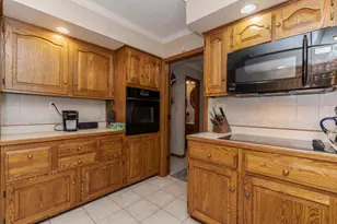 18468 E 600 North Rd, Bloomington, IL 61705 - Photo 12