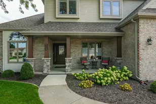 564 Barry Turn, Manteno, IL 60950 - Photo 2