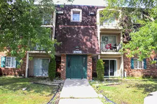 17974 Amherst Ct, Country Club Hills, IL 60478 - Photo 2
