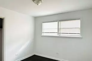 8638 Trumbull Ave, Skokie, IL 60076 - Photo 16