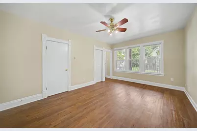 8220 S Houston Avenue, Chicago, IL 60617 - Photo 2
