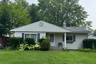 9 Hickory Dr, Carpentersville, IL 60110 - Photo 1