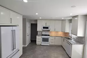 4 N Staffire Dr, Schaumburg, IL 60194 - Photo 12