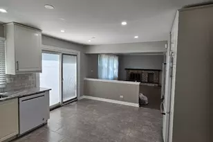 4 N Staffire Dr, Schaumburg, IL 60194 - Photo 16