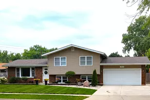 1484 Royal Blvd, Elgin, IL 60123 - Photo 1