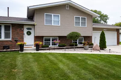 1484 Royal Boulevard, Elgin, IL 60123 - Photo 2