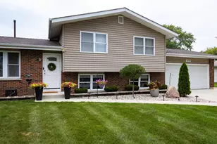 1484 Royal Blvd, Elgin, IL 60123 - Photo 2