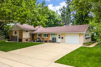 220 E Hillside Road, Naperville, IL 60540 - Photo 2