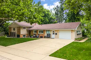 220 E Hillside Rd, Naperville, IL 60540 - Photo 2