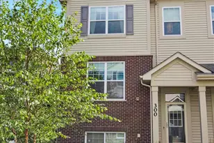 300 Lexington Ln, Rolling Meadows, IL 60008 - Photo 1