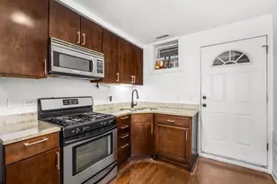 3335 W Byron St, Chicago, IL 60618 - Photo 2